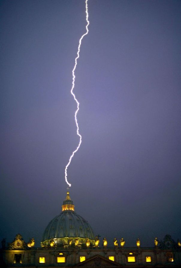 A+lightning+strikes+St+Peter's+dome+at+the+Vatican+on+February+11